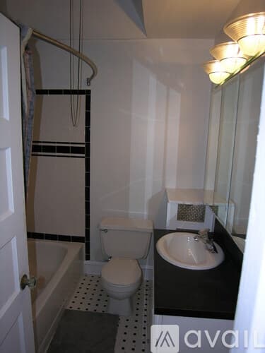 Philadelphia Apartment: 577 Green Ln
