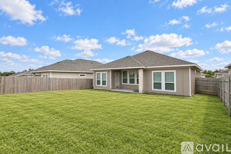 Troy House: 724 Gingham Trl