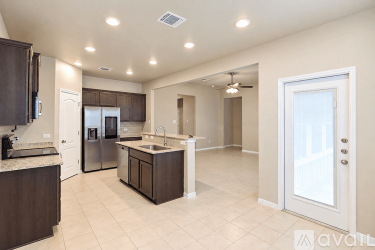 Troy House: 724 Gingham Trl