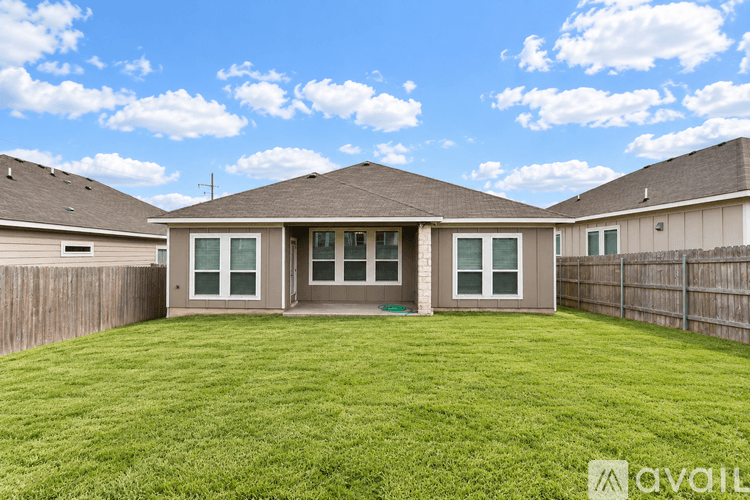 Troy House: 724 Gingham Trl