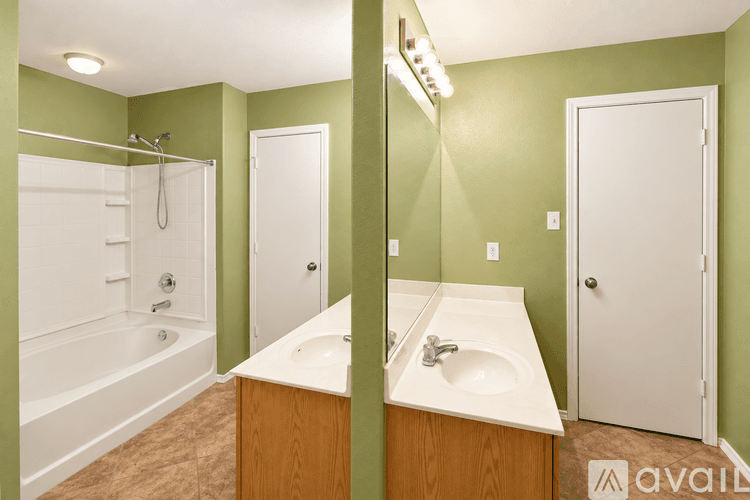 Temple House: 411 Sunrise Bluff
