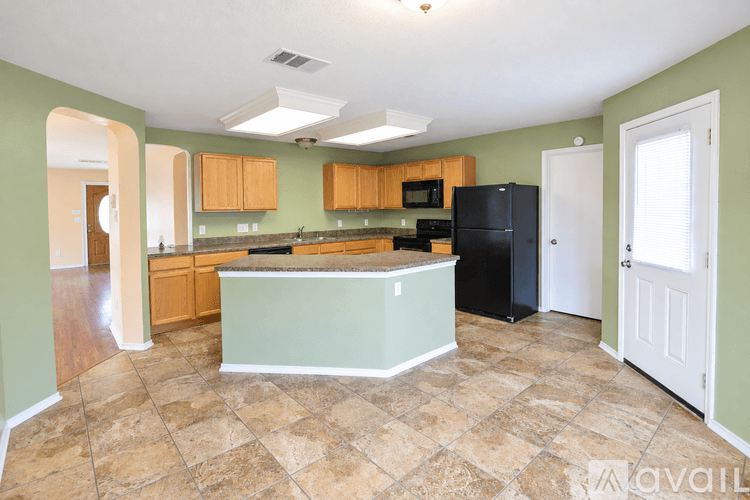 Temple House: 411 Sunrise Bluff