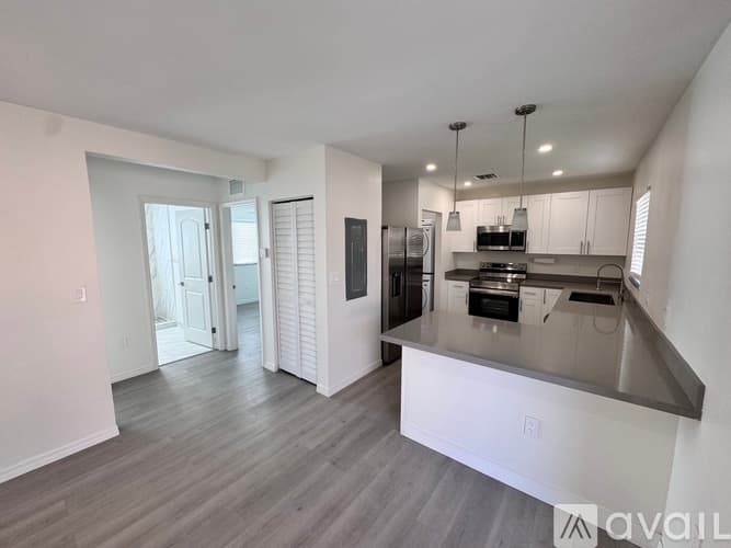 Miami Apartment: 7128 SW 22nd St
