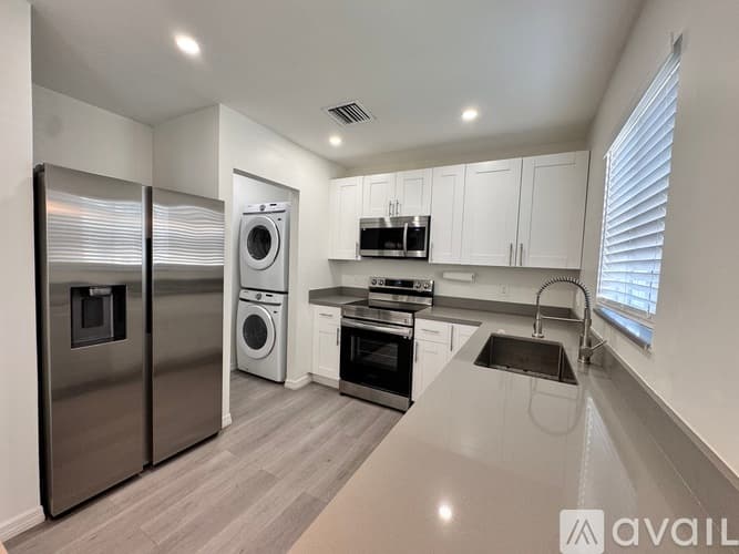 Miami Apartment: 7128 SW 22nd St