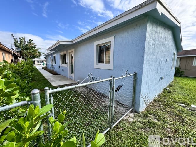 Miami Apartment: 7128 SW 22nd St