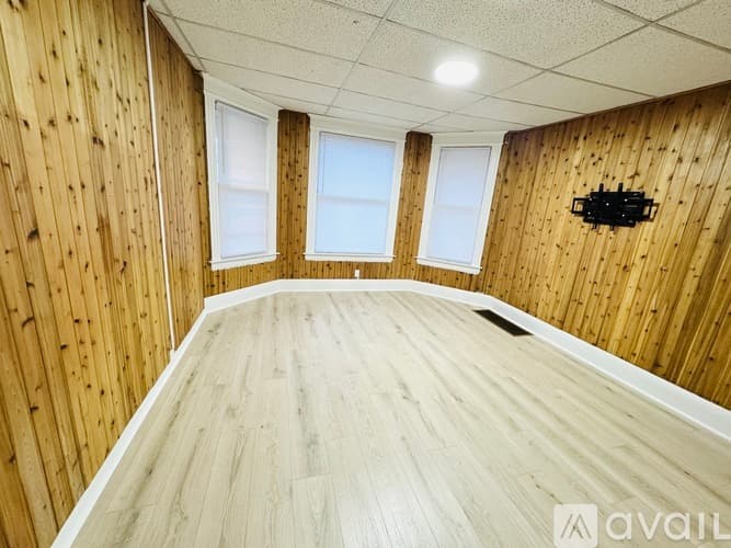 Utica Apartment: 744 South St