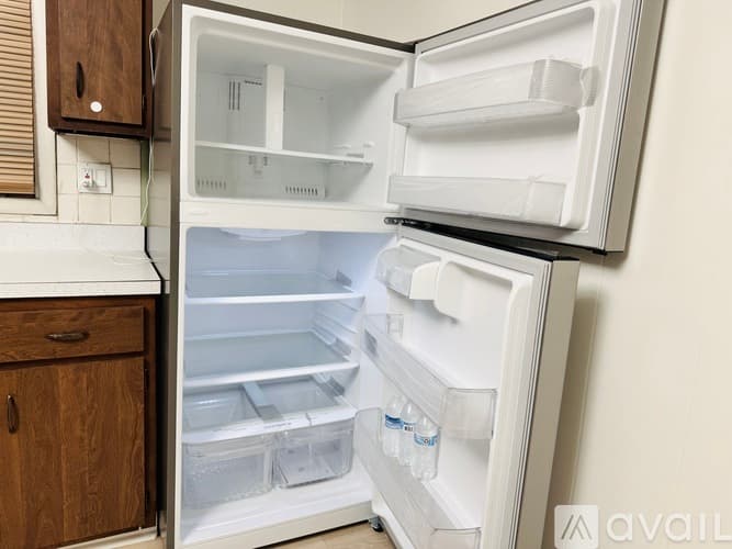 Utica Apartment: 744 South St