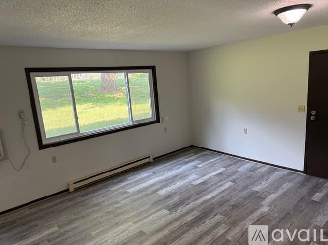 Elk River Apartment: 365 Baldwin Ave NW