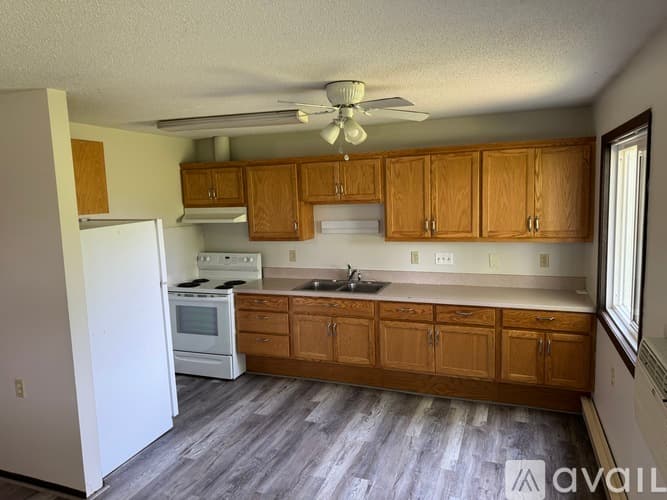 Elk River Apartment: 365 Baldwin Ave NW