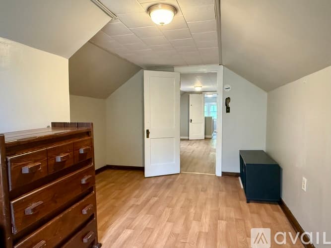 Johnson City House: 69 Floral Ave