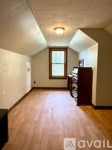 Johnson City House: 69 Floral Ave