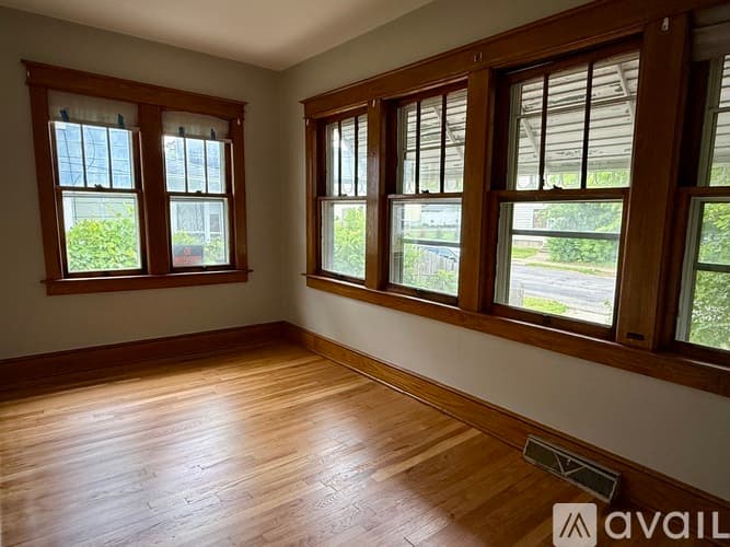 Johnson City House: 69 Floral Ave