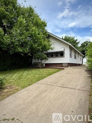 Johnson City House: 69 Floral Ave