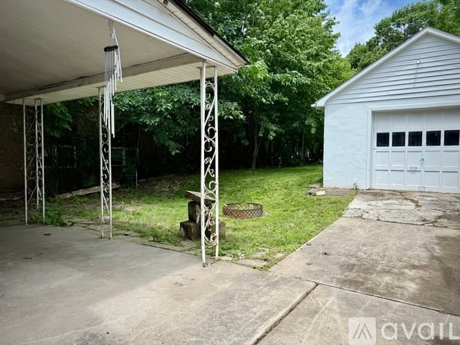 Johnson City House: 69 Floral Ave