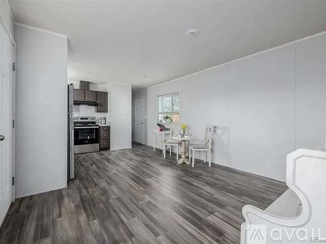 Brighton Apartment: 105 Longs Peak St