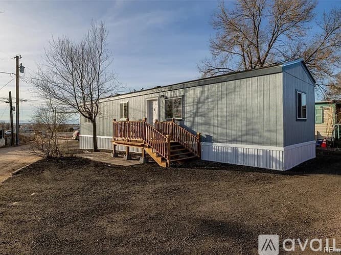 Brighton Apartment: 105 Longs Peak St