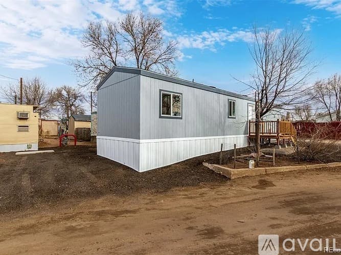 Brighton Apartment: 105 Longs Peak St