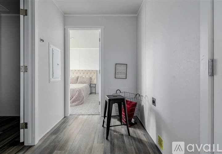 Brighton Apartment: 105 Longs Peak St