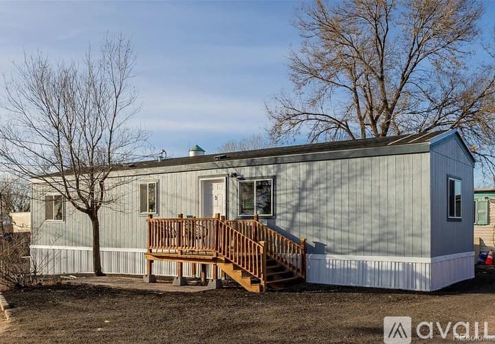 Brighton Apartment: 105 Longs Peak St
