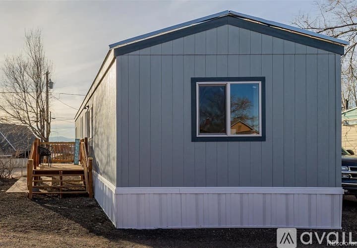 Brighton Apartment: 105 Longs Peak St