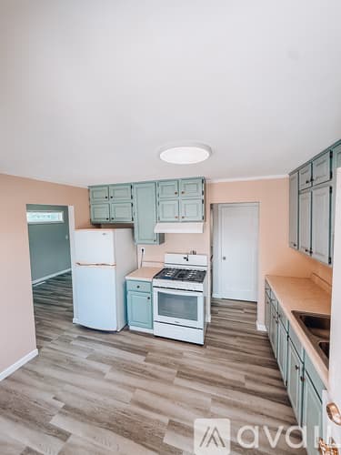 Oswego House: 6 Marlin Drive