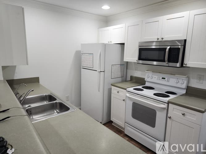 Athens Condo: 490 South Barnett Shoals Road