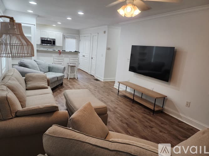Athens Condo: 490 South Barnett Shoals Road