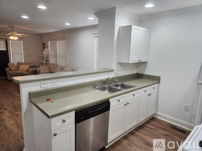 Athens Condo: 490 South Barnett Shoals Road