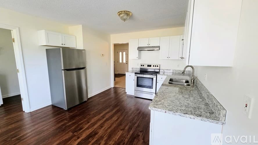 Clayton Townhome: 105 Wimbledon Ct
