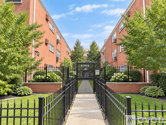 Chicago Condo: 6969 N Ashland Ave