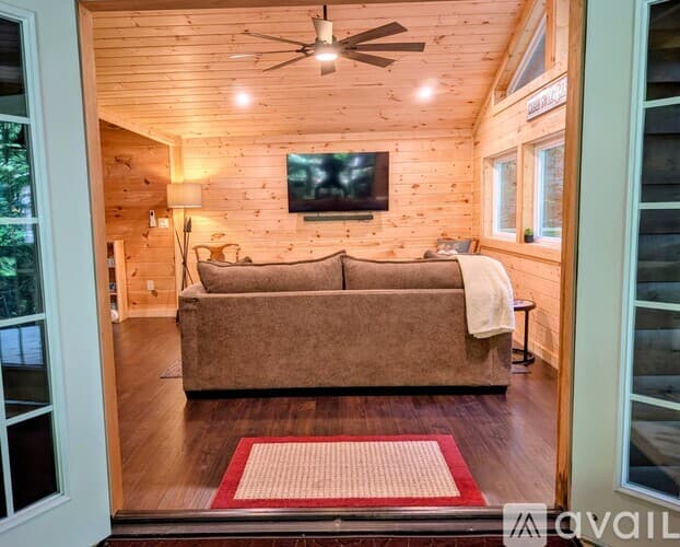Clarkesville House: 3103 GA 197