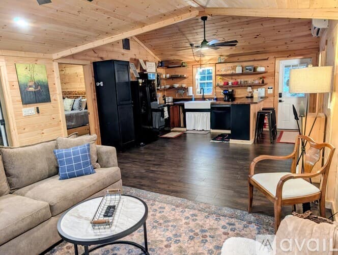 Clarkesville House: 3103 GA 197