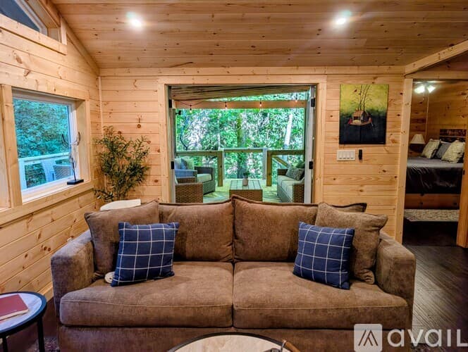 Clarkesville House: 3103 GA 197