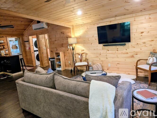 Clarkesville House: 3103 GA 197