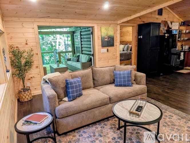 Clarkesville House: 3103 GA 197