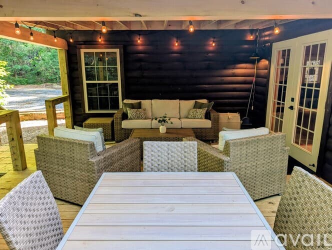 Clarkesville House: 3103 GA 197