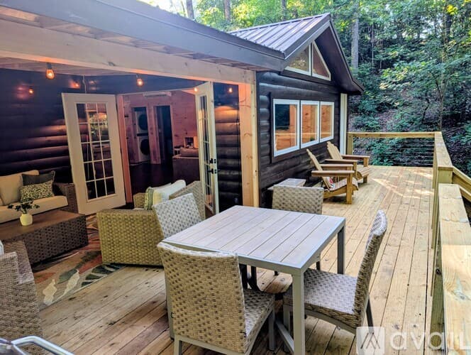 Clarkesville House: 3103 GA 197