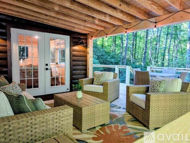 Clarkesville House: 3103 GA 197