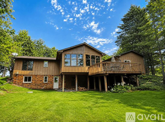 Madison Lake House: 6116 Shamrock Drive