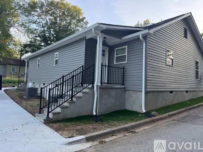 Anderson Apartment: 1001 S Fant St