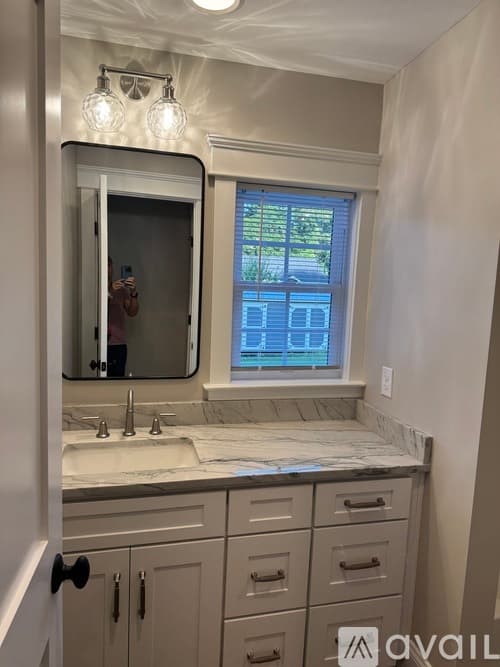 Anderson Apartment: 1001 S Fant St