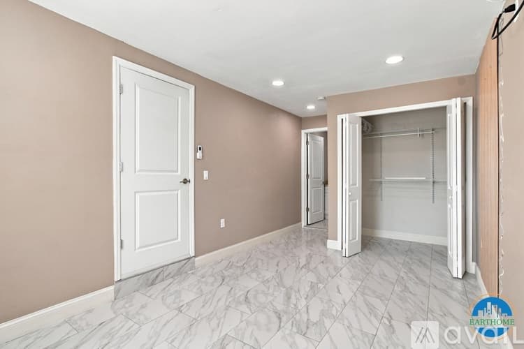Tampa House: 3034 N 39th St