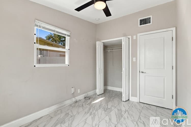 Tampa House: 3034 N 39th St