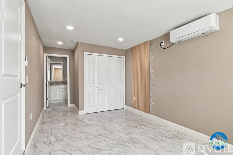 Tampa House: 3034 N 39th St