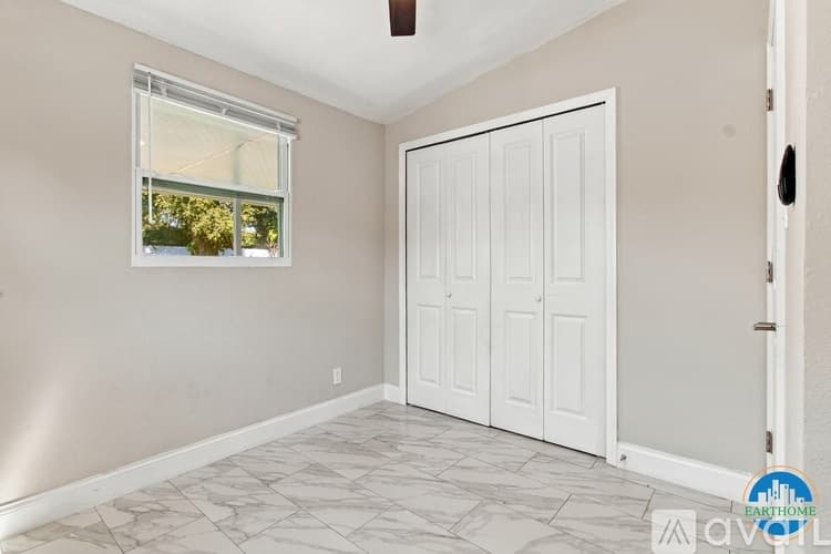 Tampa House: 3034 N 39th St