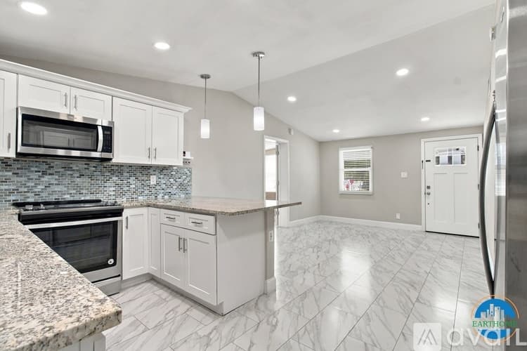 Tampa House: 3034 N 39th St