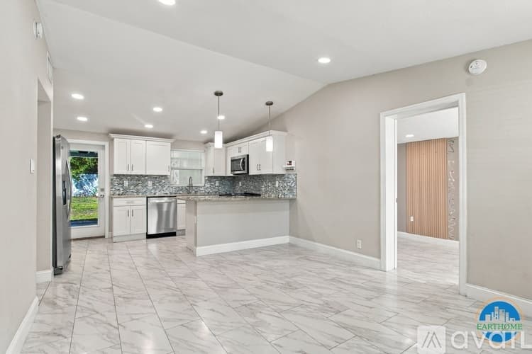 Tampa House: 3034 N 39th St