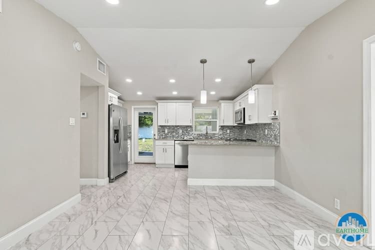 Tampa House: 3034 N 39th St