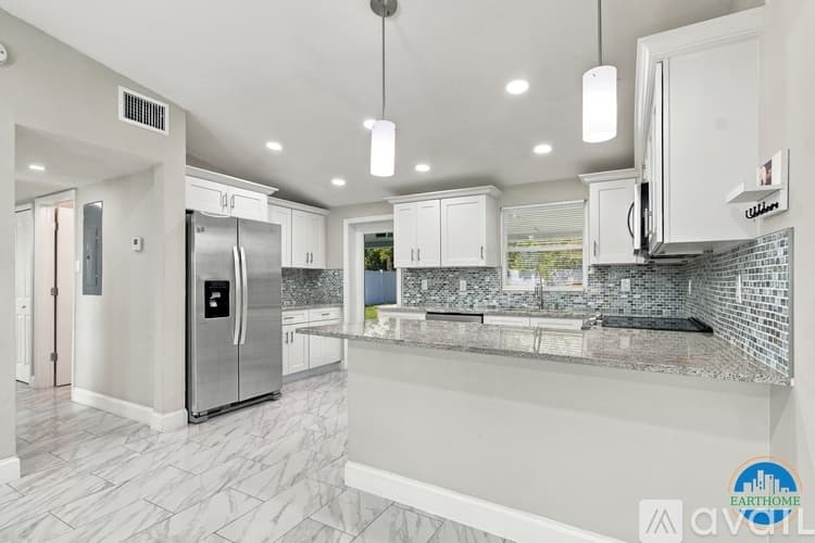 Tampa House: 3034 N 39th St