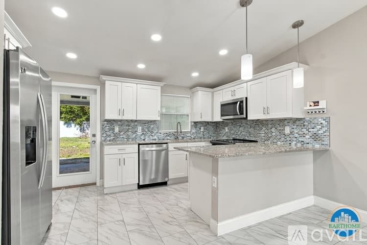 Tampa House: 3034 N 39th St